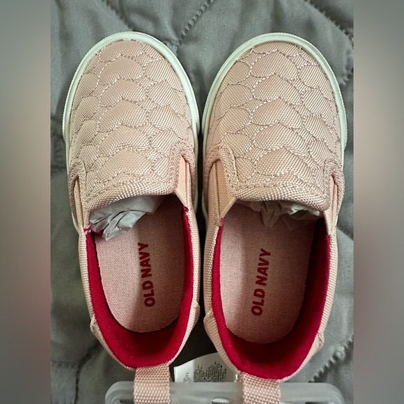OLD NAVY-Textured Hearts Slip-On Sneakers for Toddler Girls Size 6 - Picture 8 of 9